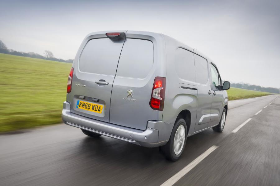  Peugeot Partner LWB 2018 года  (UK) (фото 2 из 14)
